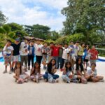 Estudiantes de cuarto a sexto grado del Gimnasio San Angelo participando en actividades de inmersión en inglés junto a sus docentes durante el Star Camp Villeta 2026.